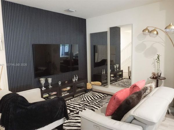 10589 W 32nd Ln, Hialeah Gardens, FL 33018