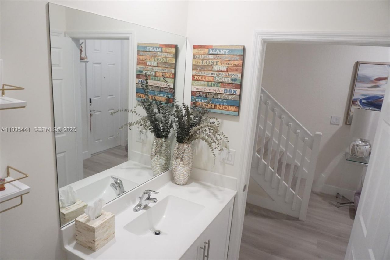 10589 W 32nd Ln, Hialeah Gardens, FL 33018 Photo