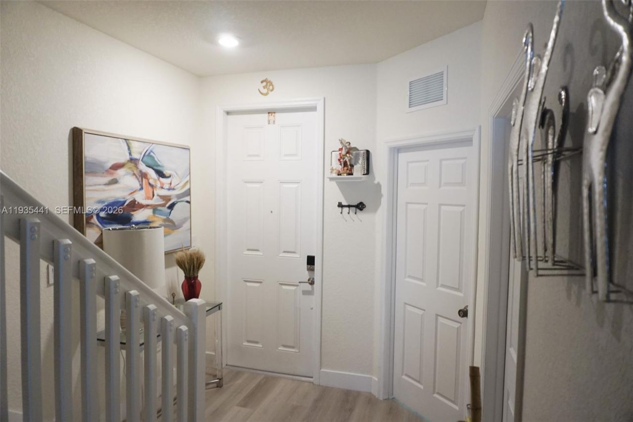 10589 W 32nd Ln, Hialeah Gardens, FL 33018 Photo