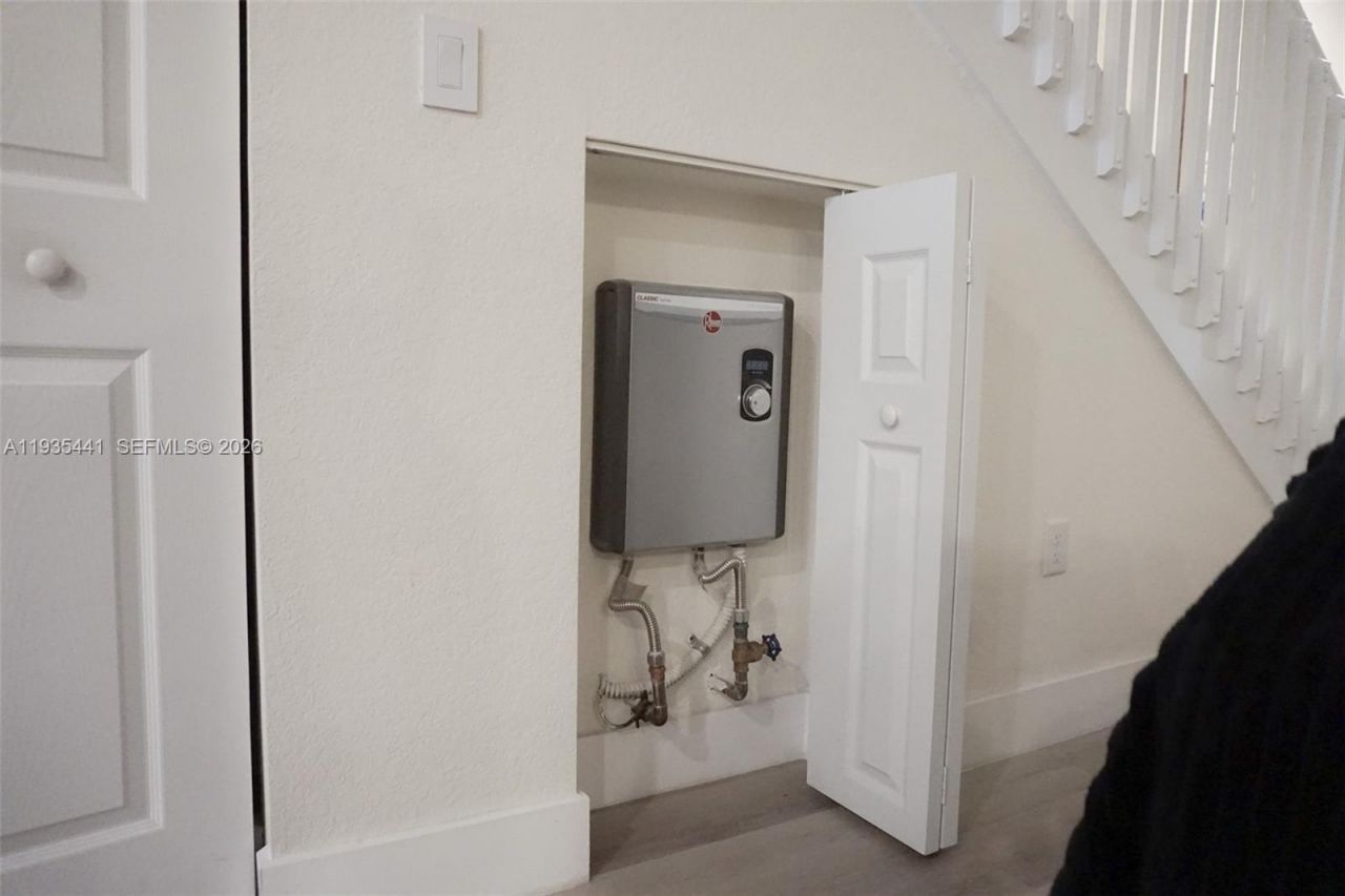 10589 W 32nd Ln, Hialeah Gardens, FL 33018 Photo