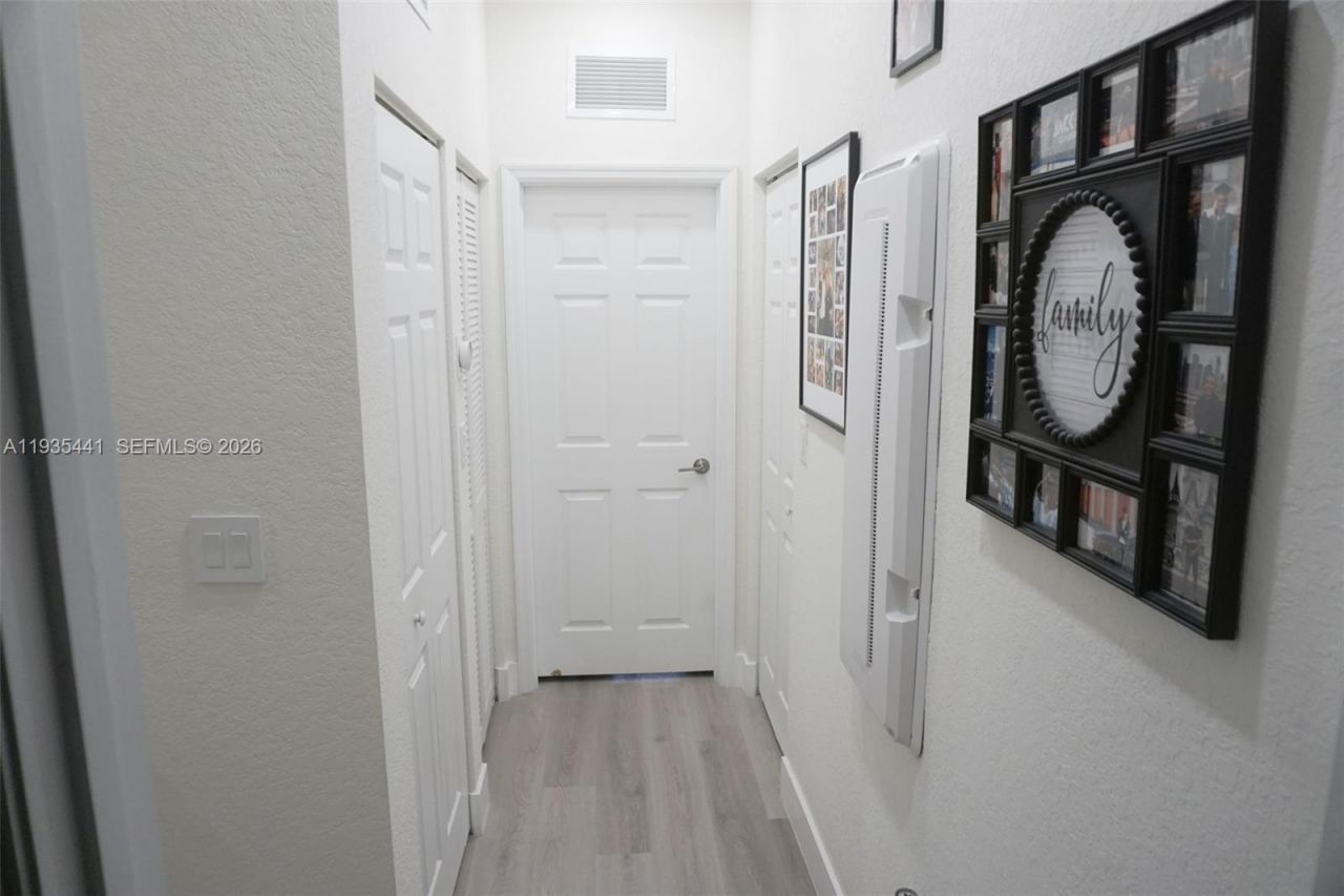 10589 W 32nd Ln, Hialeah Gardens, FL 33018 Photo