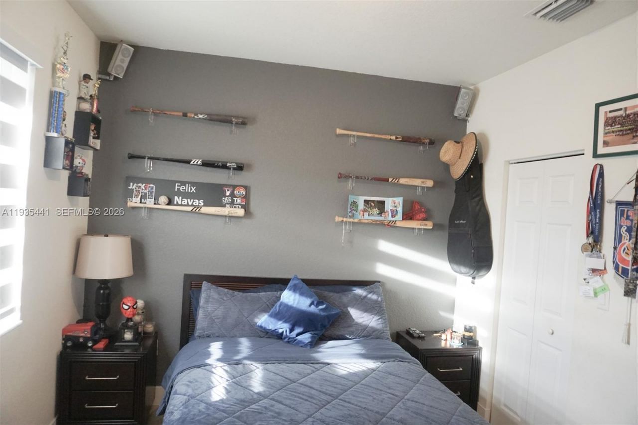 10589 W 32nd Ln, Hialeah Gardens, FL 33018 Photo