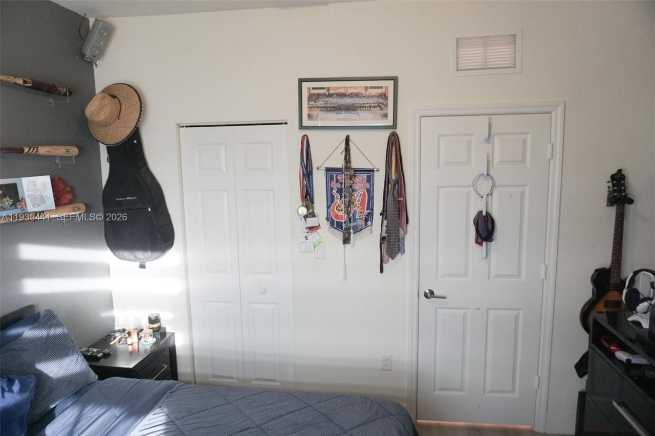 10589 W 32nd Ln, Hialeah Gardens, FL 33018 Photo