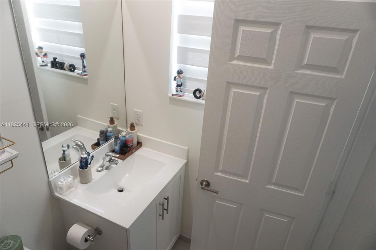 10589 W 32nd Ln, Hialeah Gardens, FL 33018 Photo