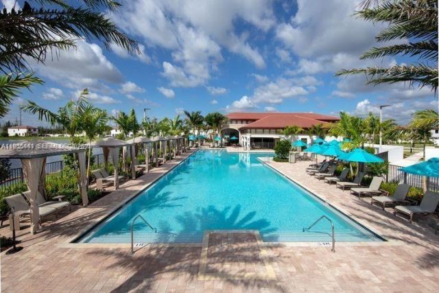 10589 W 32nd Ln, Hialeah Gardens, FL 33018 Photo