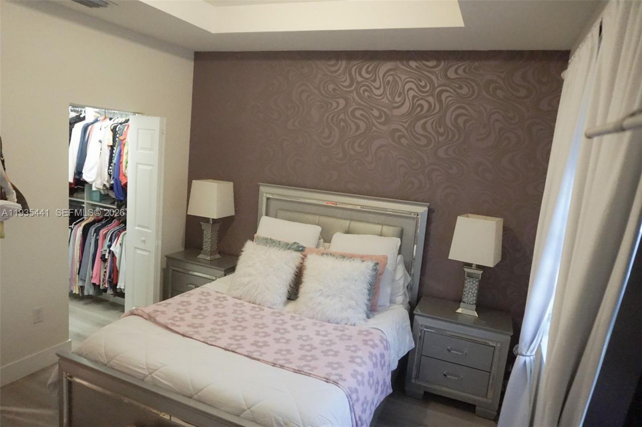 10589 W 32nd Ln, Hialeah Gardens, FL 33018 Photo