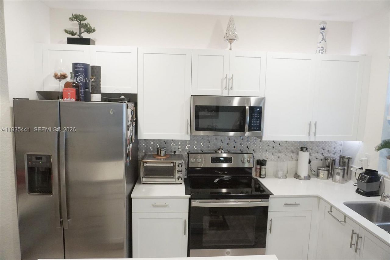 10589 W 32nd Ln, Hialeah Gardens, FL 33018 Photo