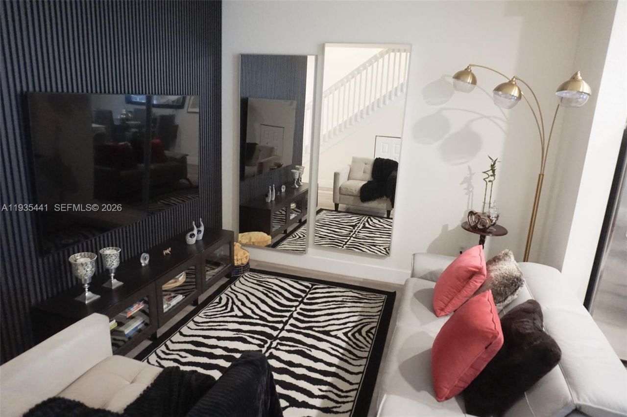 10589 W 32nd Ln, Hialeah Gardens, FL 33018 Photo