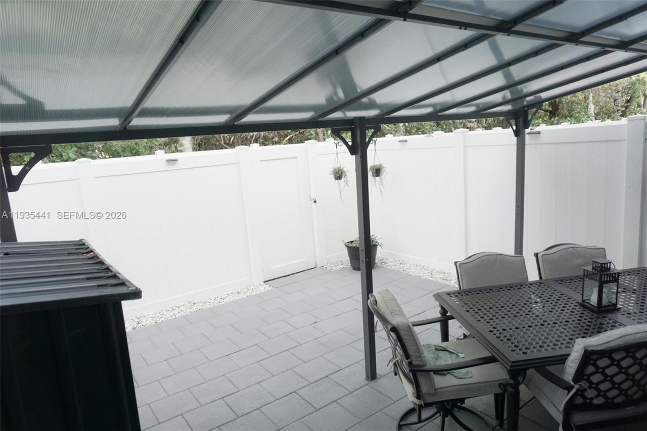 10589 W 32nd Ln, Hialeah Gardens, FL 33018 Photo