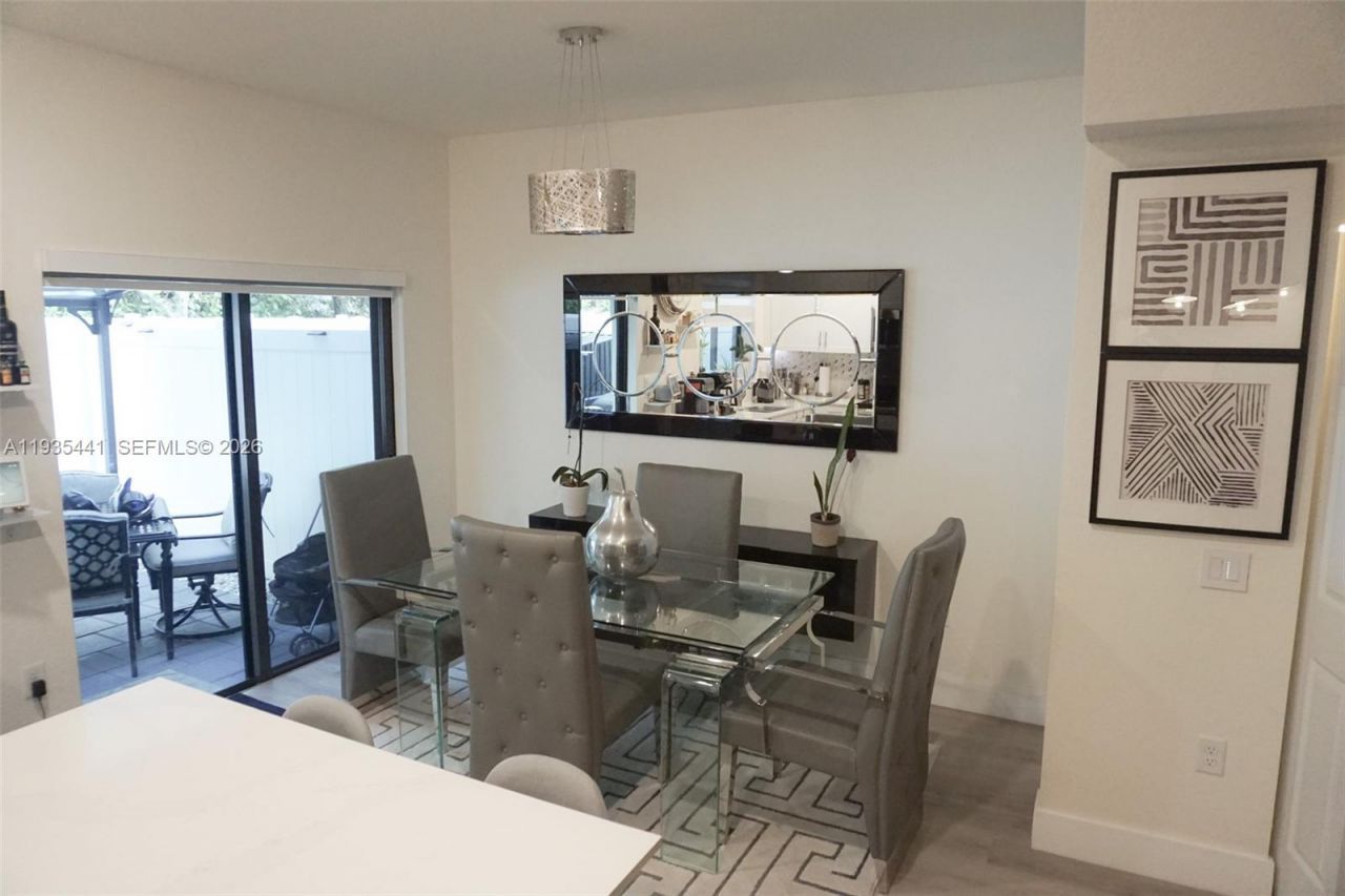 10589 W 32nd Ln, Hialeah Gardens, FL 33018 Photo