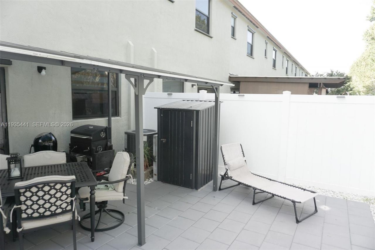 10589 W 32nd Ln, Hialeah Gardens, FL 33018 Photo