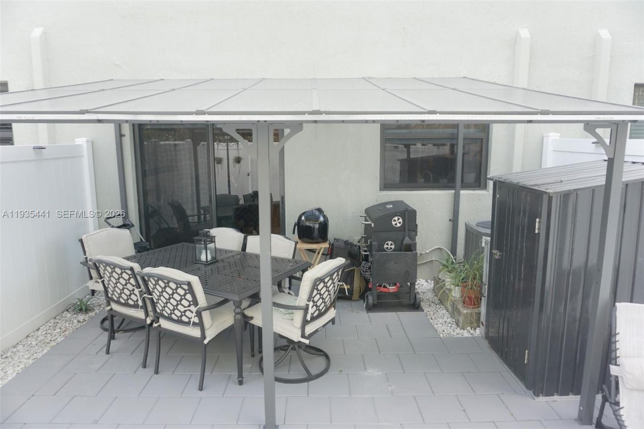 10589 W 32nd Ln, Hialeah Gardens, FL 33018 Photo