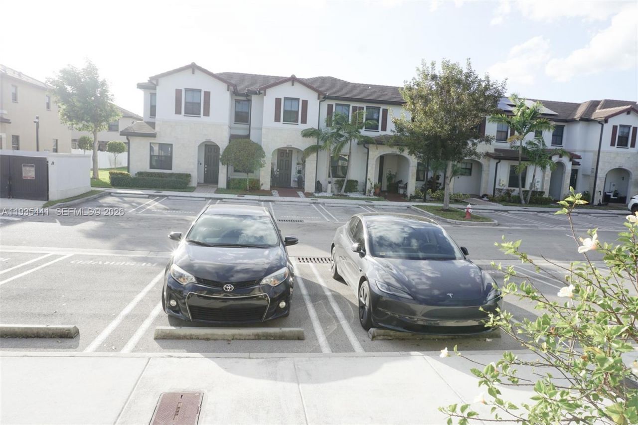 10589 W 32nd Ln, Hialeah Gardens, FL 33018 Photo