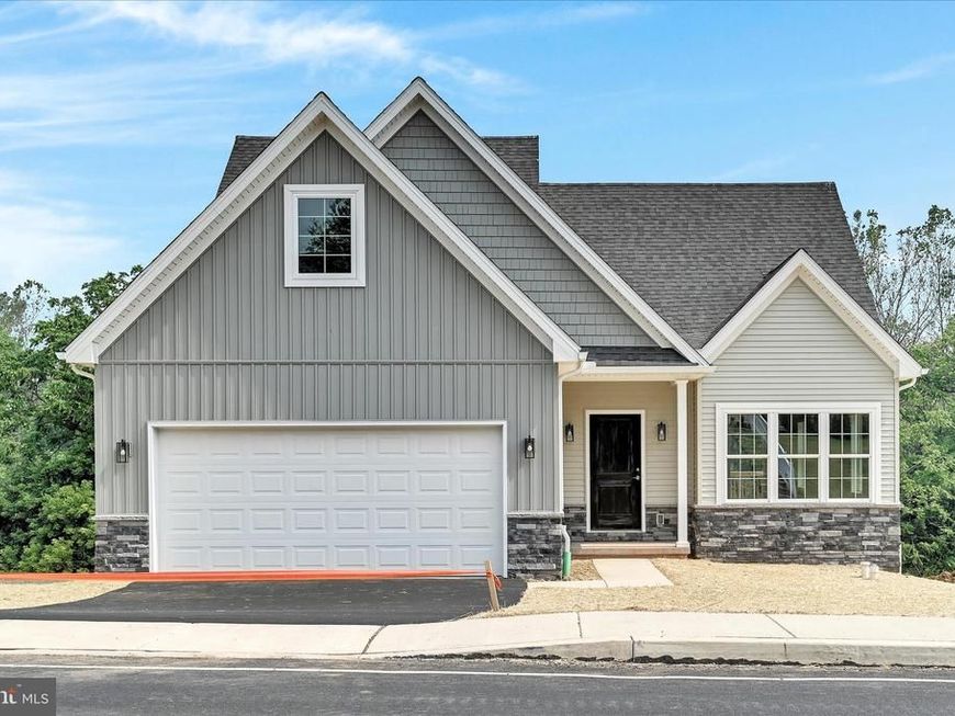 227 Pilgrim Drive, Lancaster, PA 17603 Main Photo