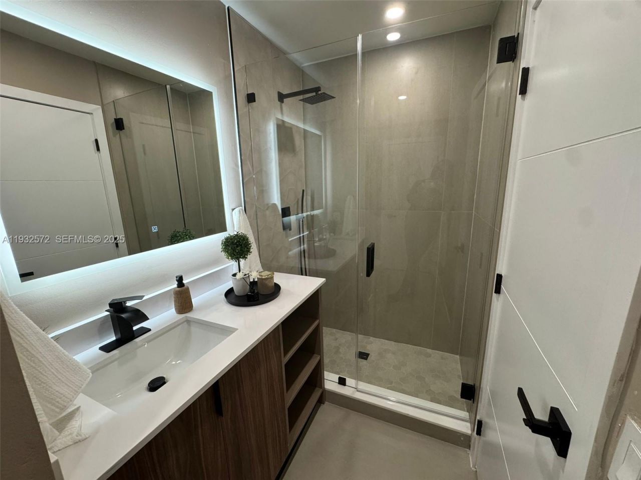 10109 NW 52nd Ter, Doral, FL 33178 Photo