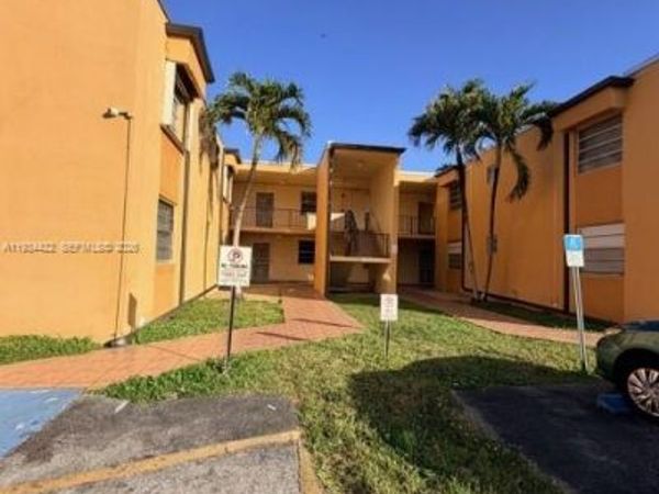 8990 SW 24th St , Unit 215, Miami, FL 33165