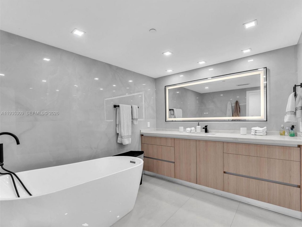 19707 Turnberry Way, Unit 22D, Aventura, FL 33180 Photo