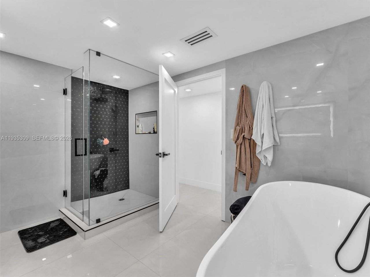 19707 Turnberry Way, Unit 22D, Aventura, FL 33180 Photo