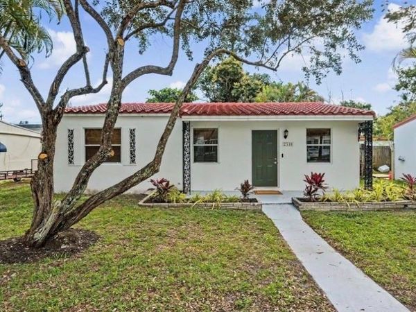 2530 Mckinley Street, Hollywood, FL 33020