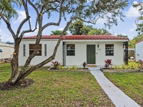 2530 Mckinley Street, Hollywood, FL 33020