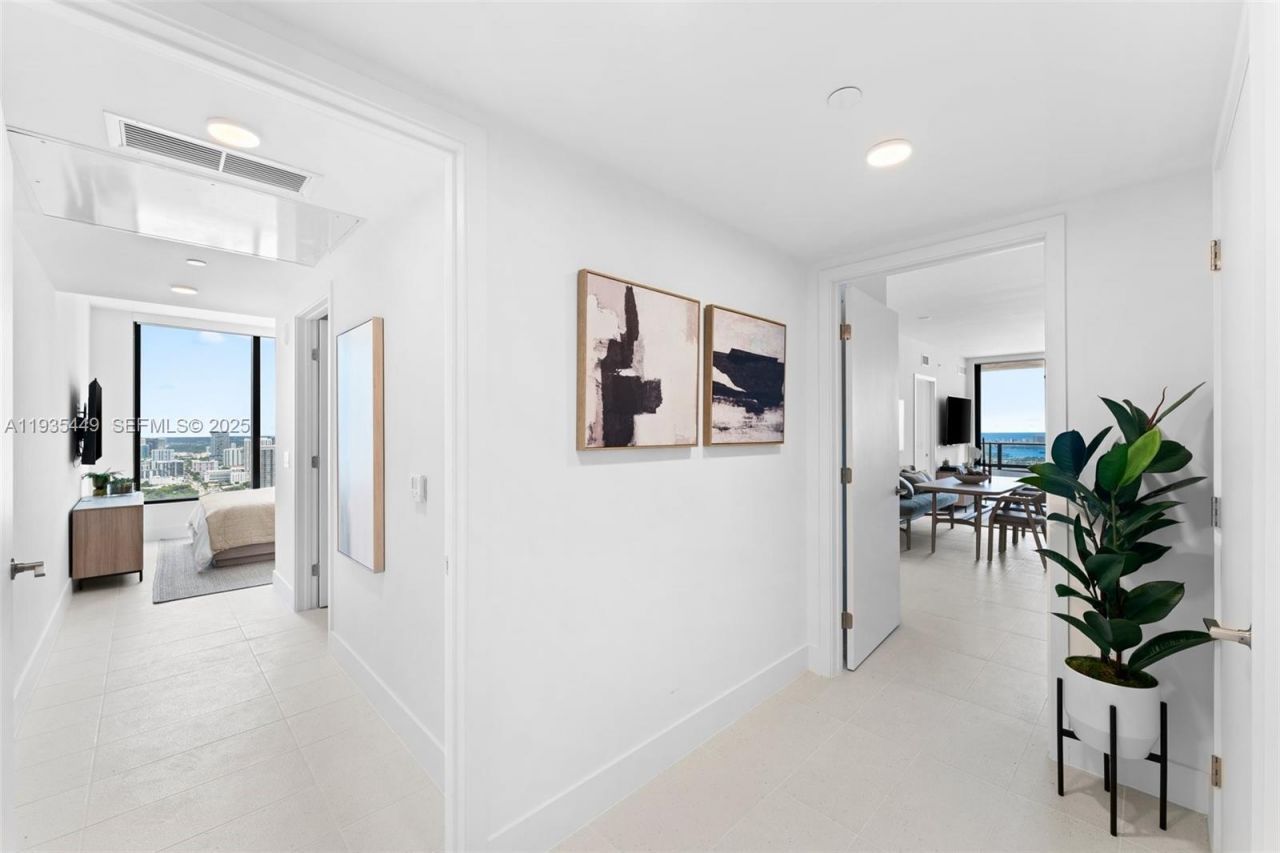 159 NE 6th St, Unit 4415, Miami, FL 33132 Photo