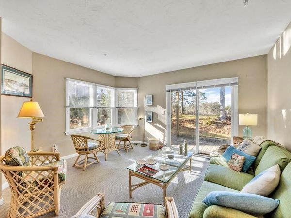 10 Oak Glen Village, Unit 10, Yarmouth, MA 02675