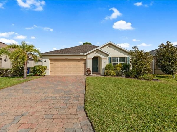10528 Canal Brook LN, LEHIGH ACRES, FL 33936