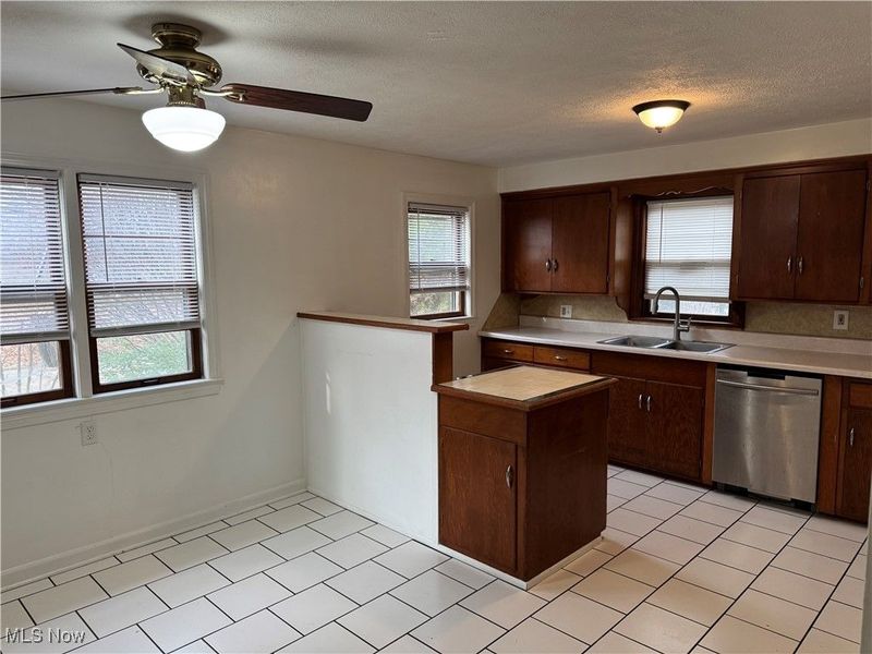 3053 Helen Place NW, Canton, OH 44708 Photo 9