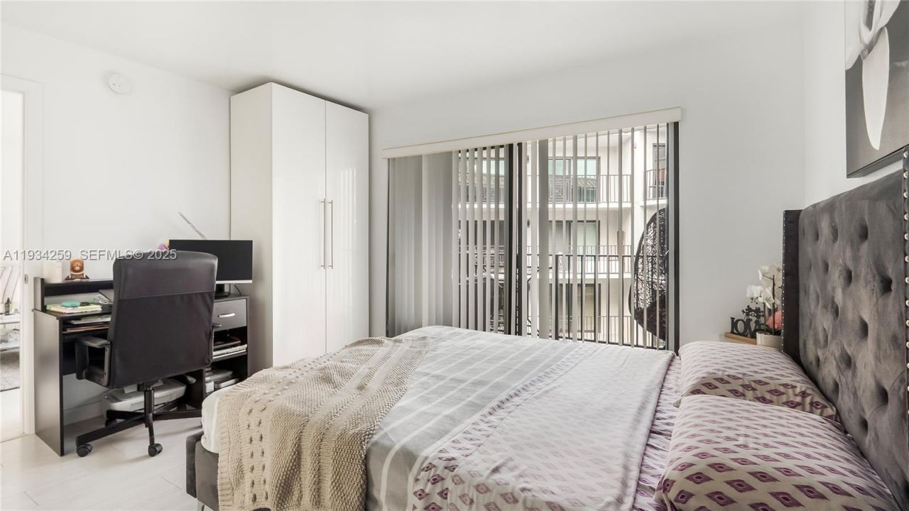 2029 N Ocean Blvd , Unit 404, Fort Lauderdale, FL 33305 Photo