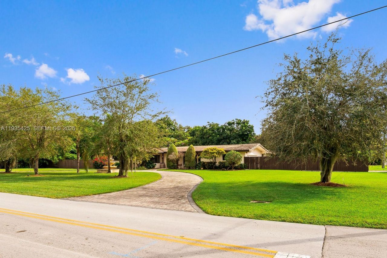 9890 SW 138th St, Miami, FL 33176 Photo