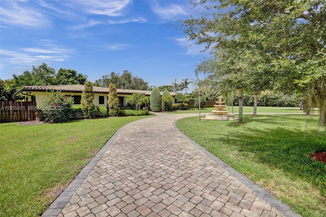 9890 SW 138th St, Miami, FL 33176 Photo