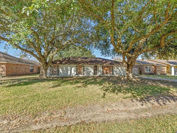 1054 Barkley Dr, Baton Rouge, LA 70810