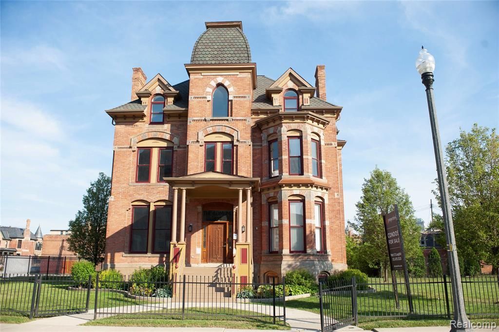 102 Edmund Place, Detroit, MI 48201 Main Photo