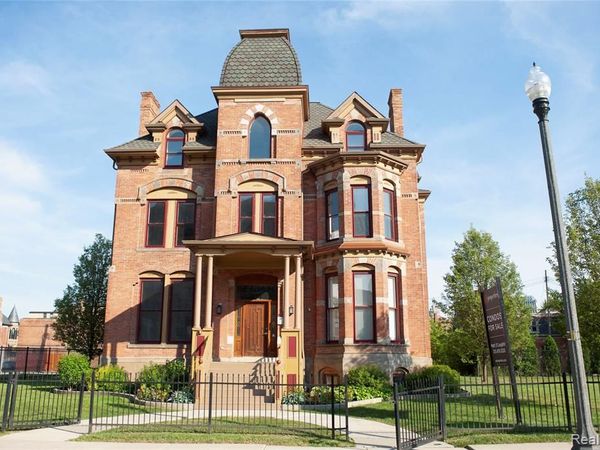 102 Edmund Place, Detroit, MI 48201