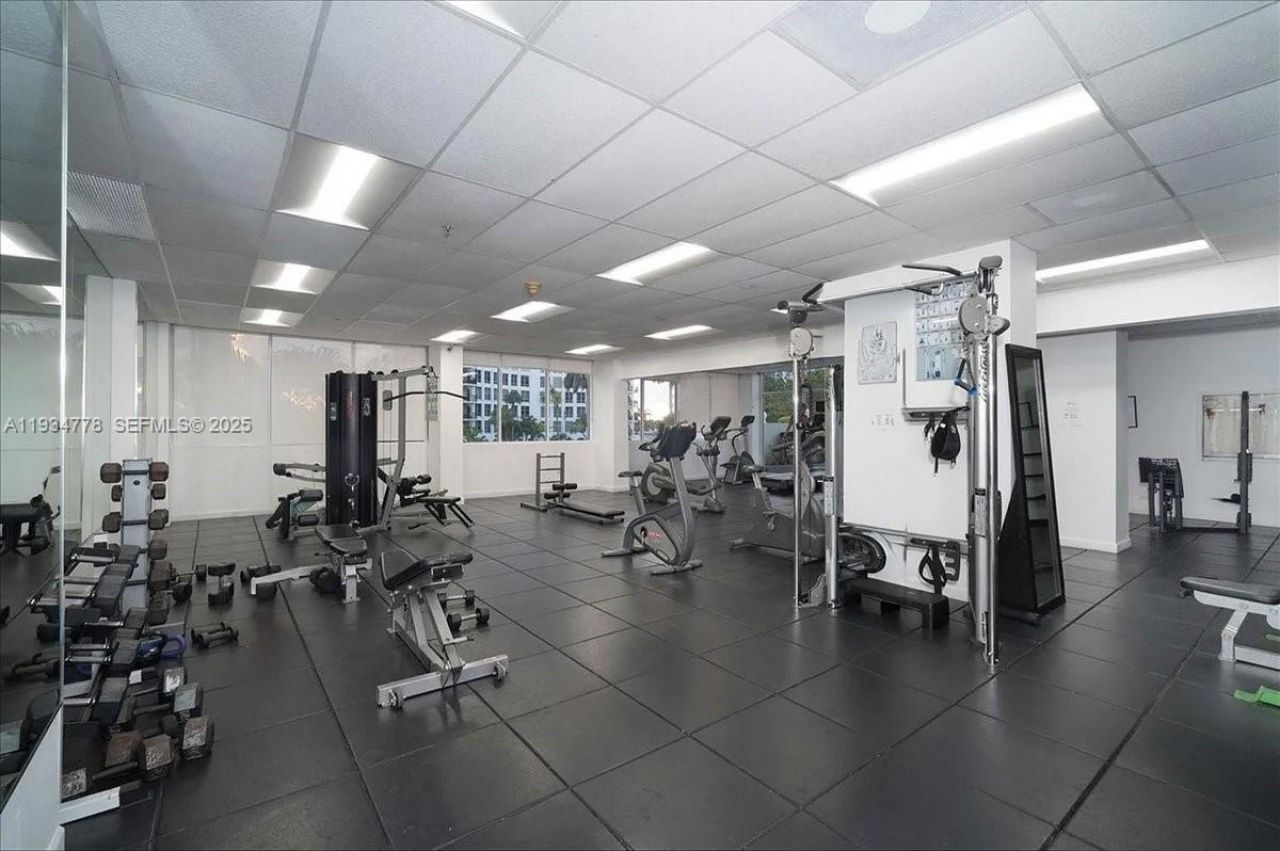 5601 Collins Ave , Unit 915, Miami Beach, FL 33140 Photo