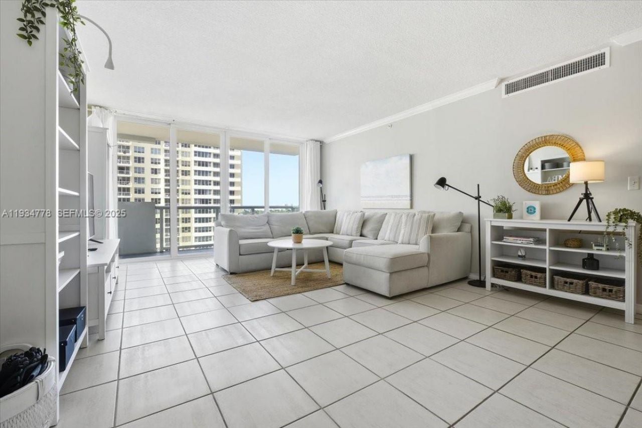 5601 Collins Ave , Unit 915, Miami Beach, FL 33140 Photo
