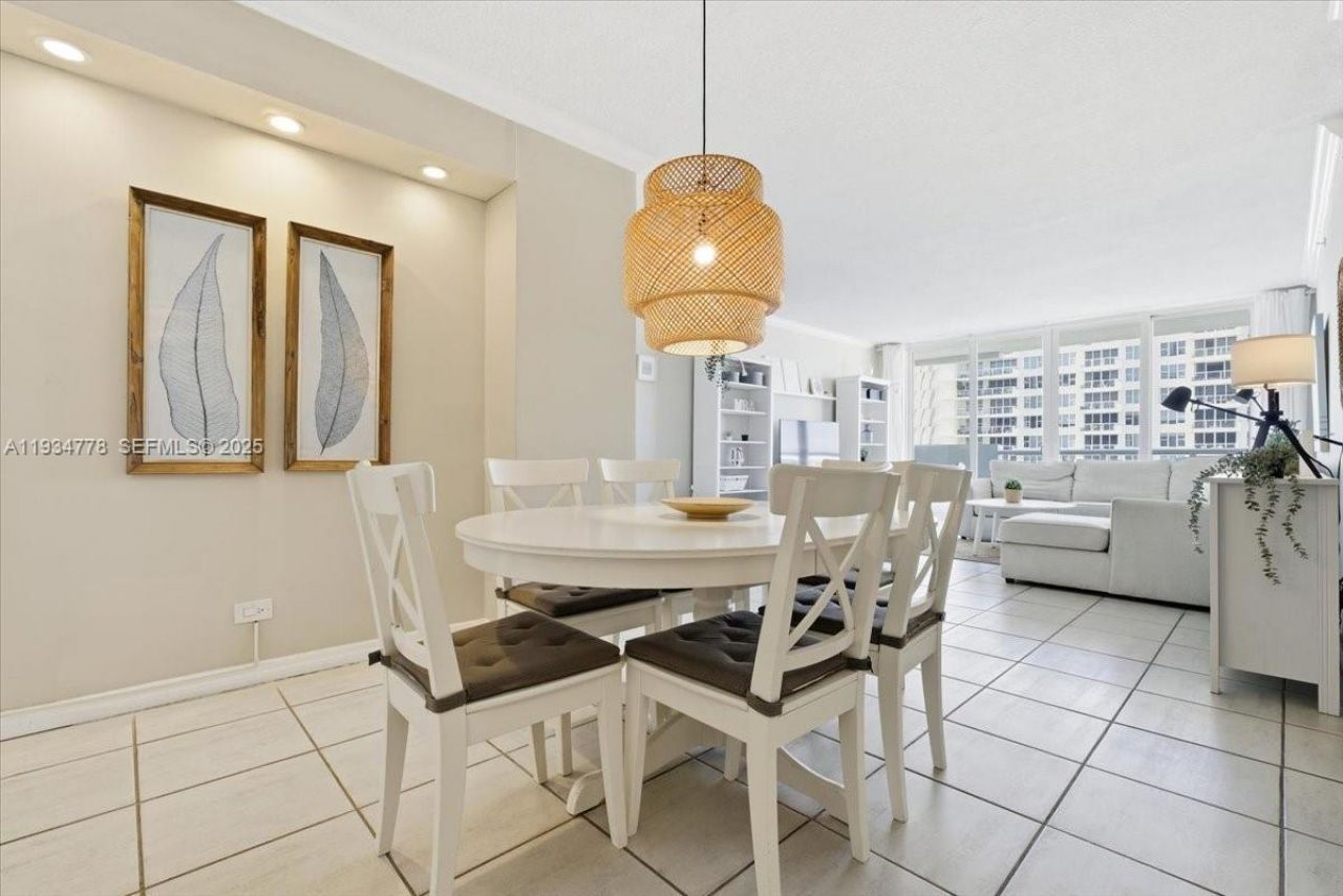 5601 Collins Ave , Unit 915, Miami Beach, FL 33140 Photo