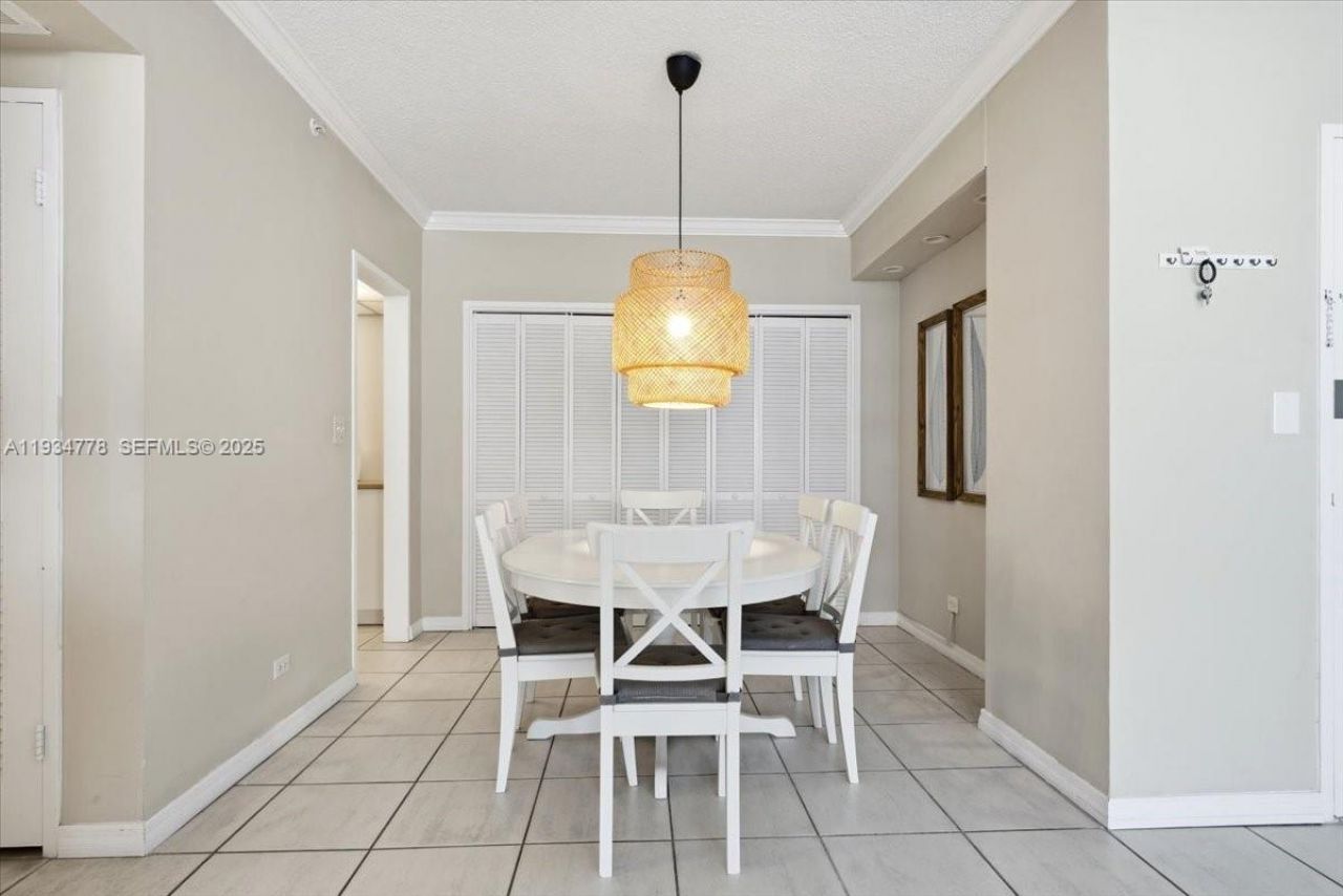 5601 Collins Ave , Unit 915, Miami Beach, FL 33140 Photo