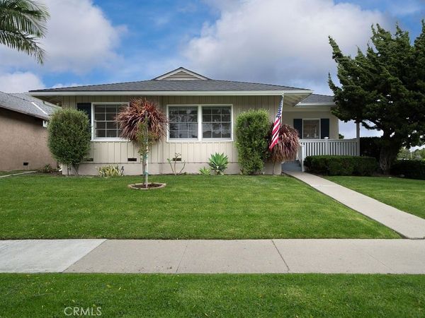 2542 Vuelta Grande, Long Beach, CA 90815