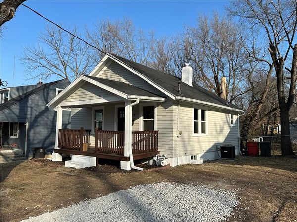 1215 S Pleasant Street, Independence, MO 64055