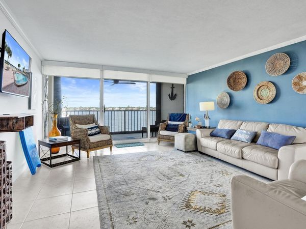 132 Lakeshore Dr, Unit 317, North Palm Beach, FL 33408