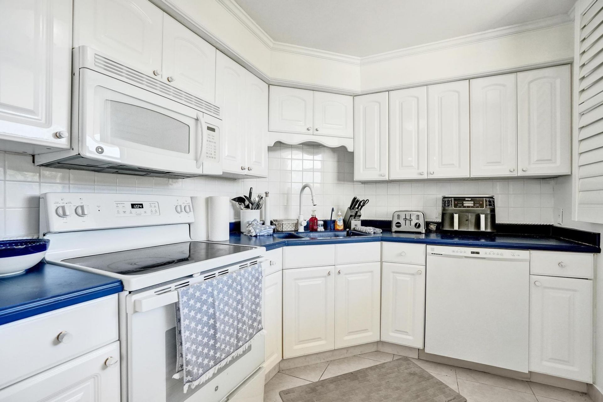 132 Lakeshore Drive, Unit 317, North Palm Beach, FL 33408 Photo