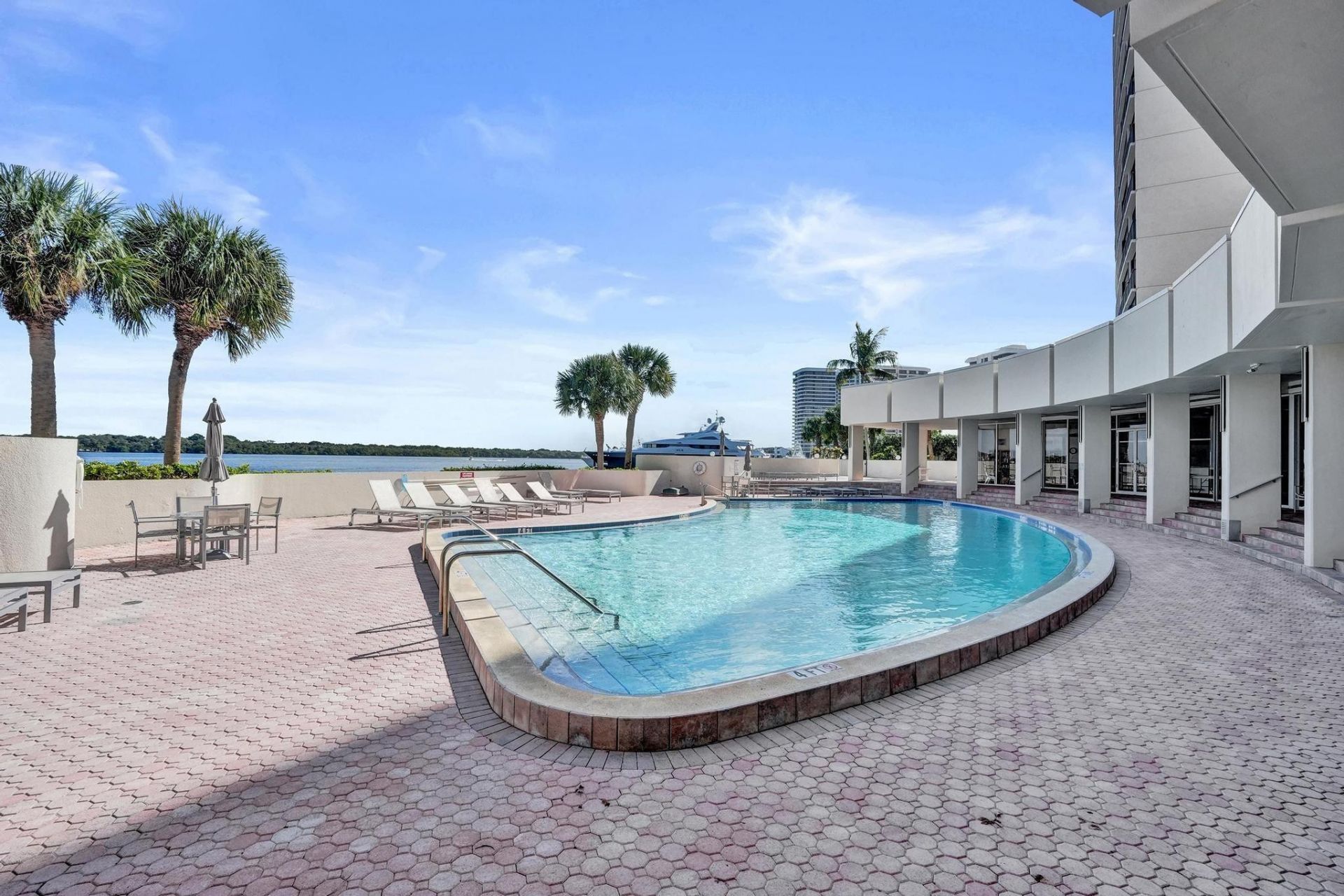 132 Lakeshore Drive, Unit 317, North Palm Beach, FL 33408 Photo