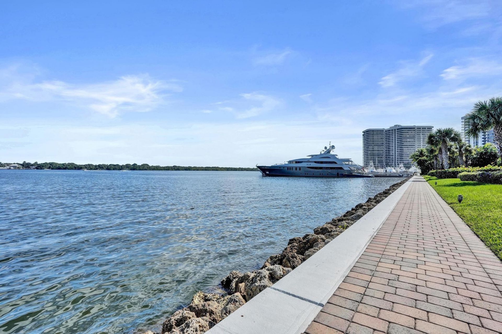 132 Lakeshore Drive, Unit 317, North Palm Beach, FL 33408 Photo