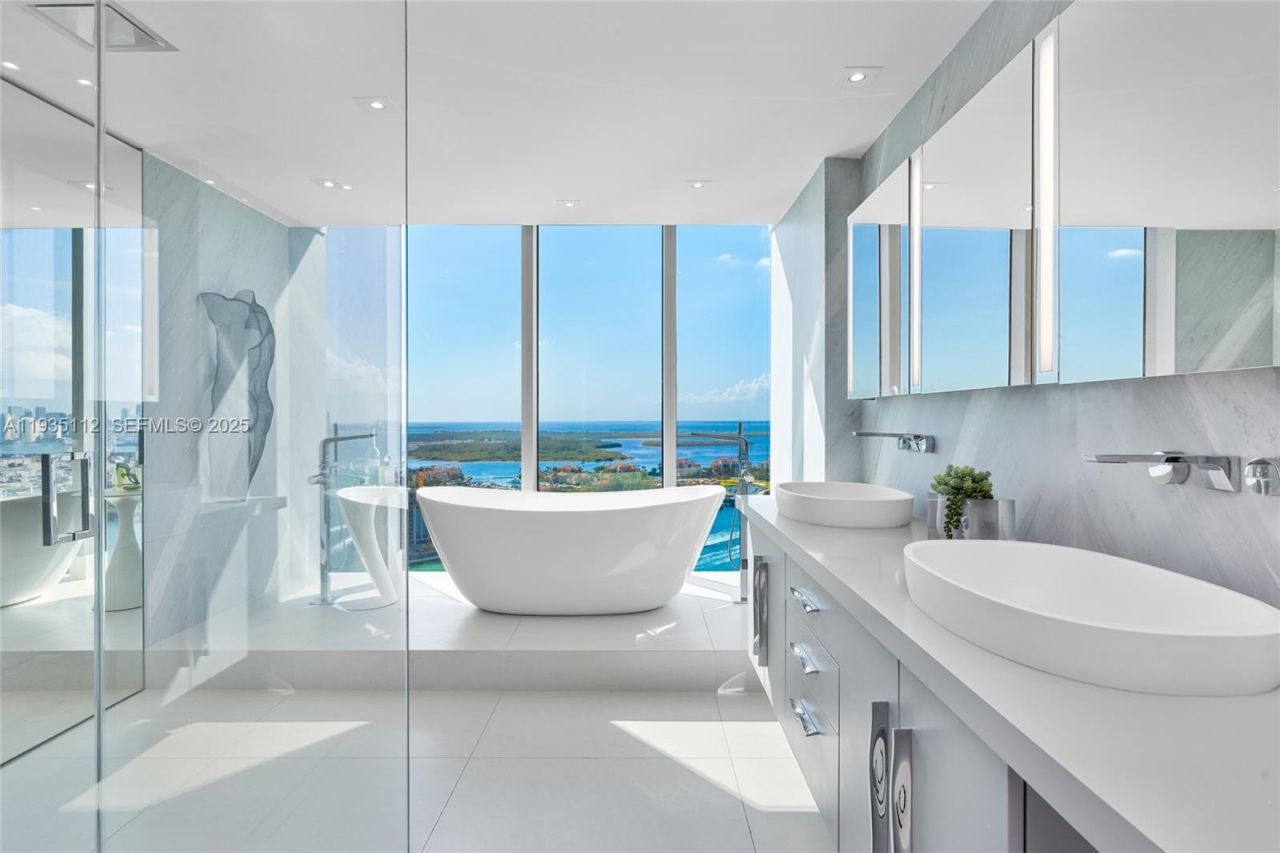 1000 S Pointe Dr, Unit 3501, Miami Beach, FL 33139 Photo