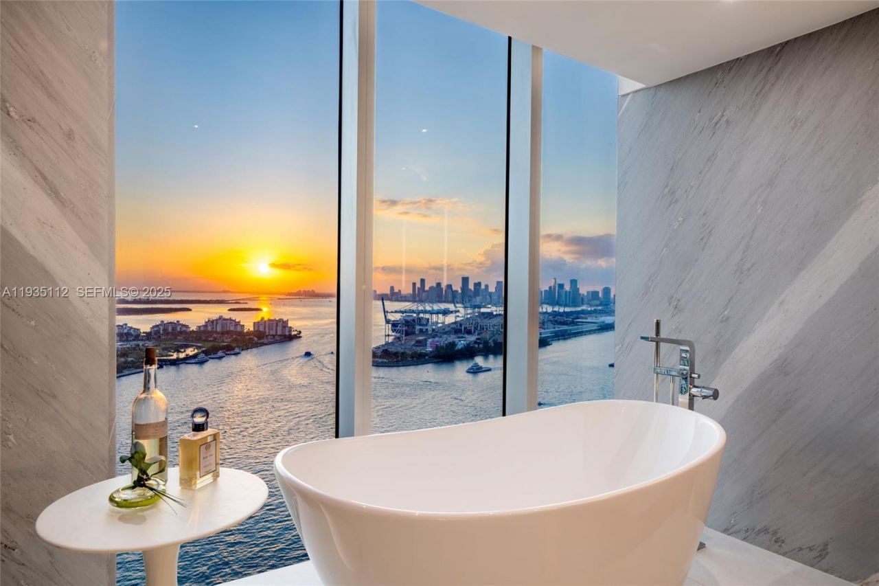 1000 S Pointe Dr, Unit 3501, Miami Beach, FL 33139 Photo