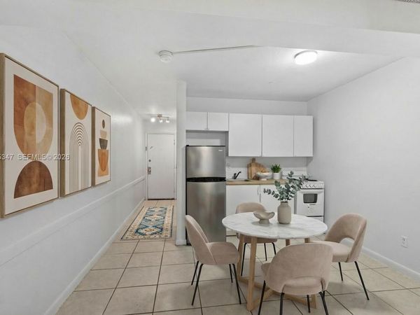 318 MAJORCA AVE, Unit 203, Coral Gables, FL 33134