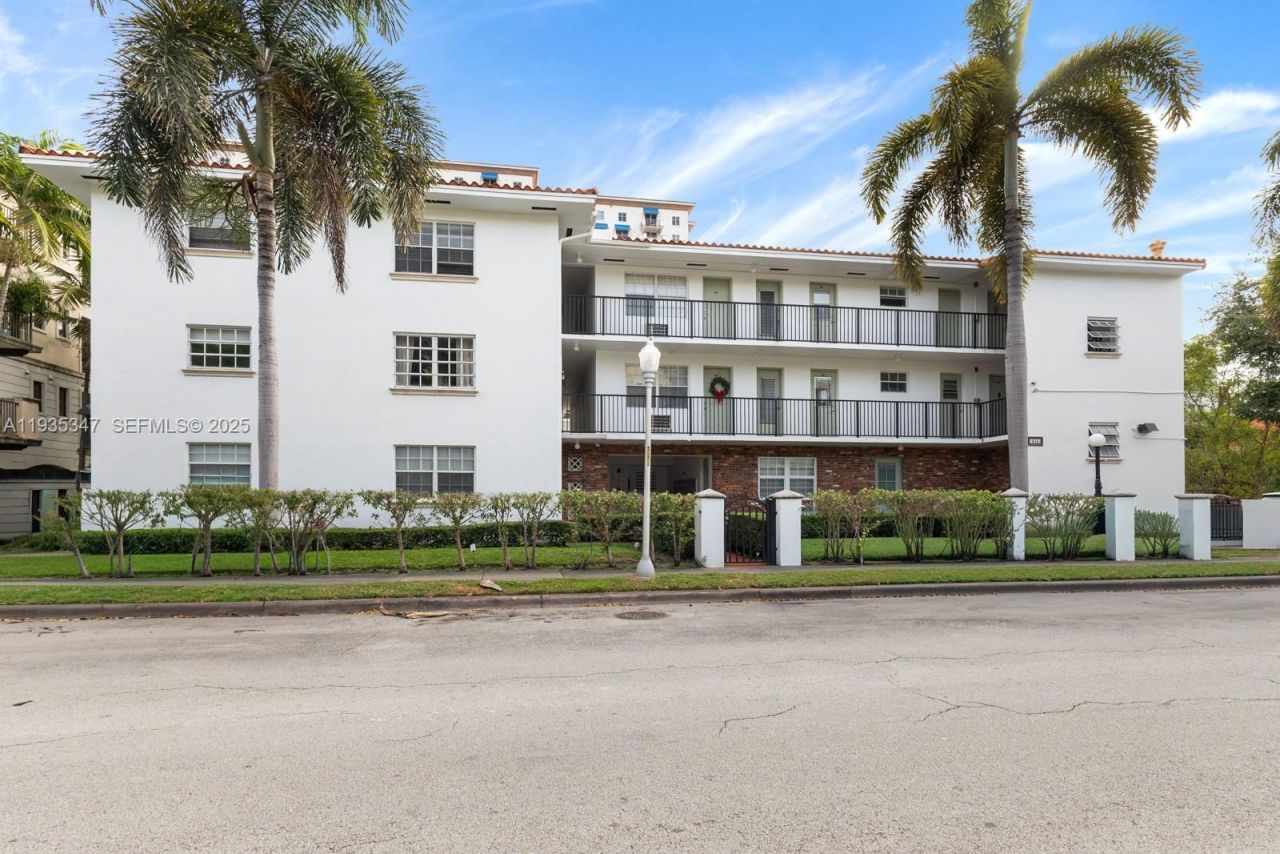 318 Majorca Ave, Unit 203, Coral Gables, FL 33134 Photo