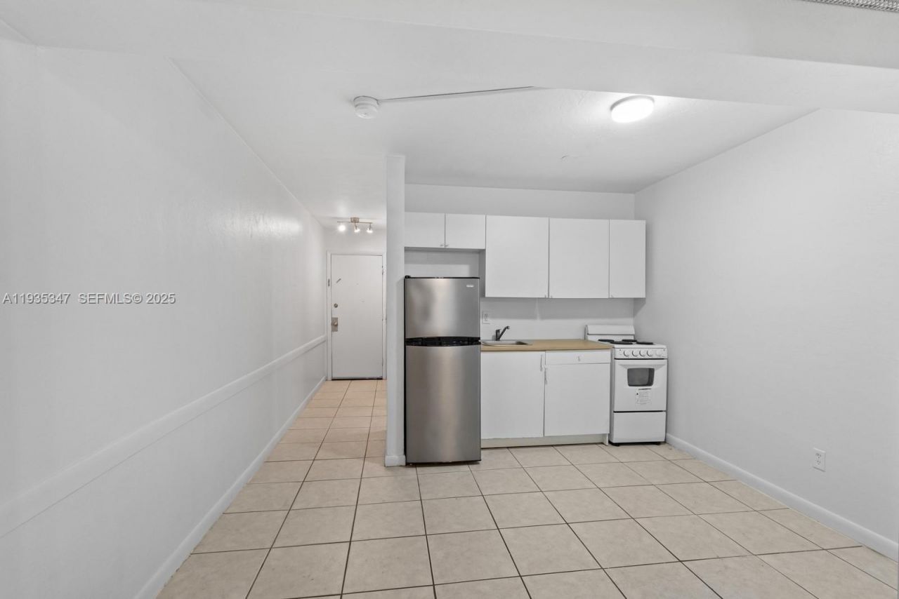 318 Majorca Ave, Unit 203, Coral Gables, FL 33134 Photo