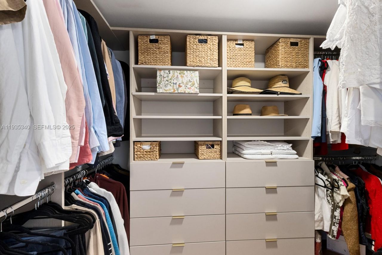 141 Crandon Blvd , Unit 446, Key Biscayne, FL 33149 Photo